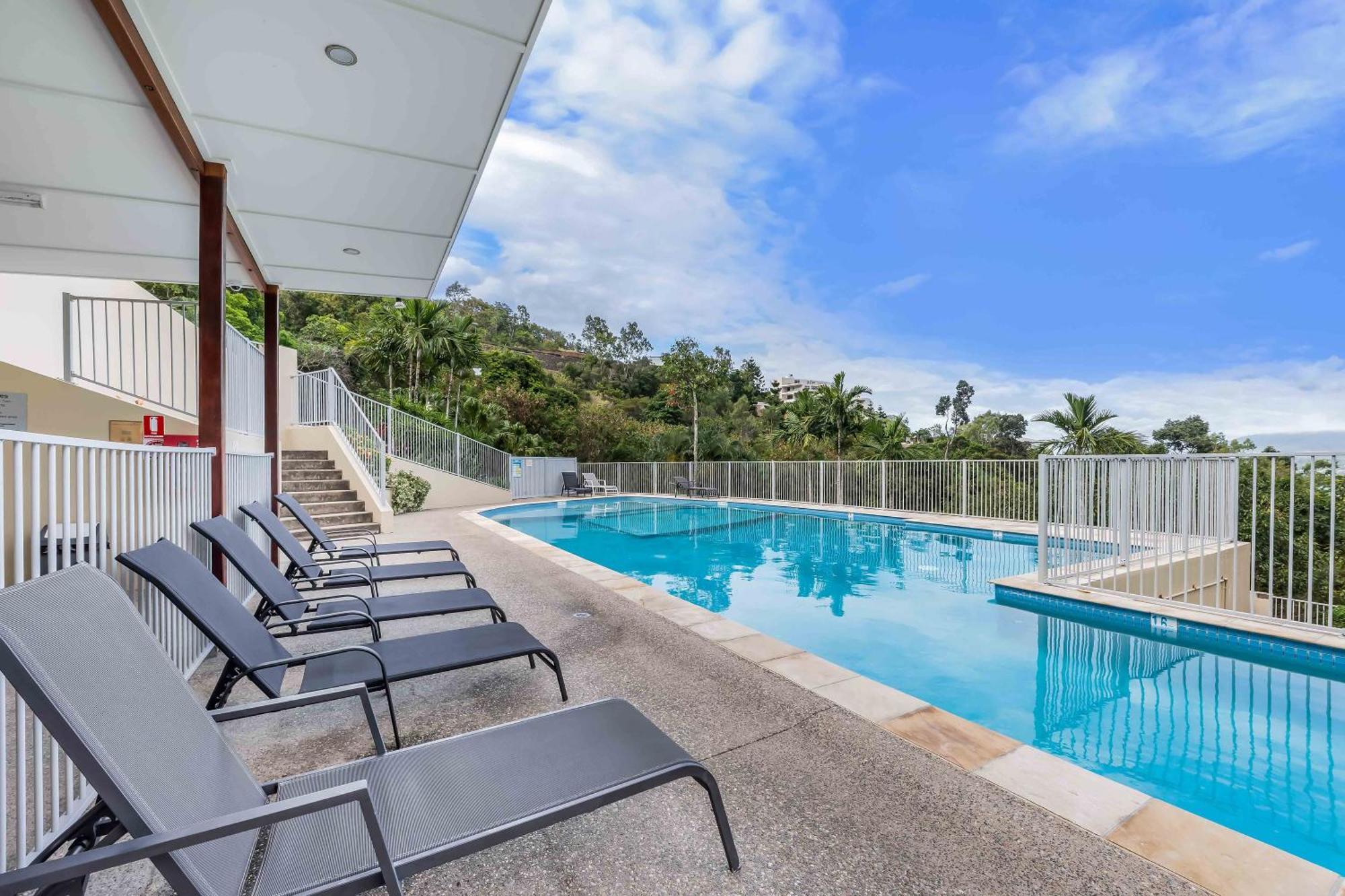 Airlie Summit Apartments Еърли Бийч Екстериор снимка